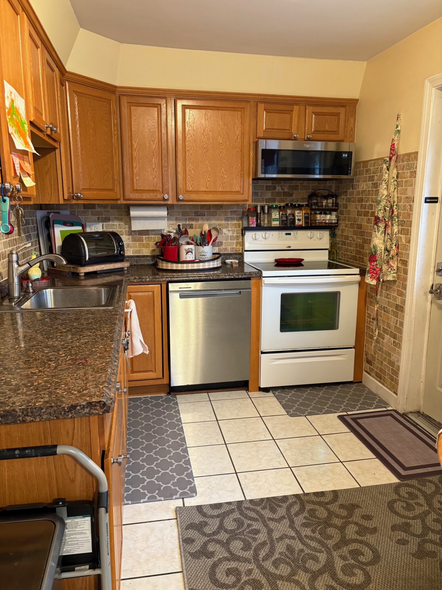 3 bed, 2 bath apartment for rent at 31 Faneuil, Brighton — photo 5 of 12