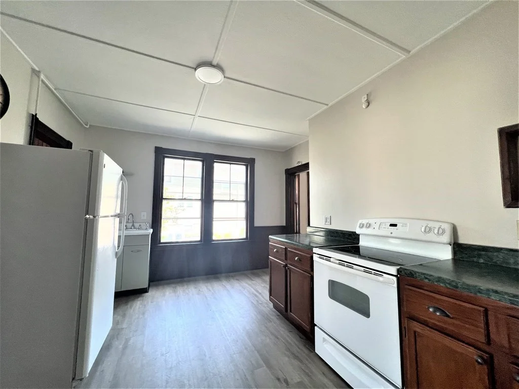 2 bed, 1 bath apartment for rent at 31 Federal St Unit 1, Beverly