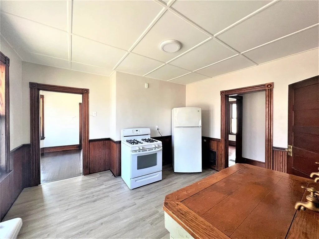 4 bed, 1 bath apartment for rent at 31 Federal St Unit 2, Beverly — photo 9 of 24
