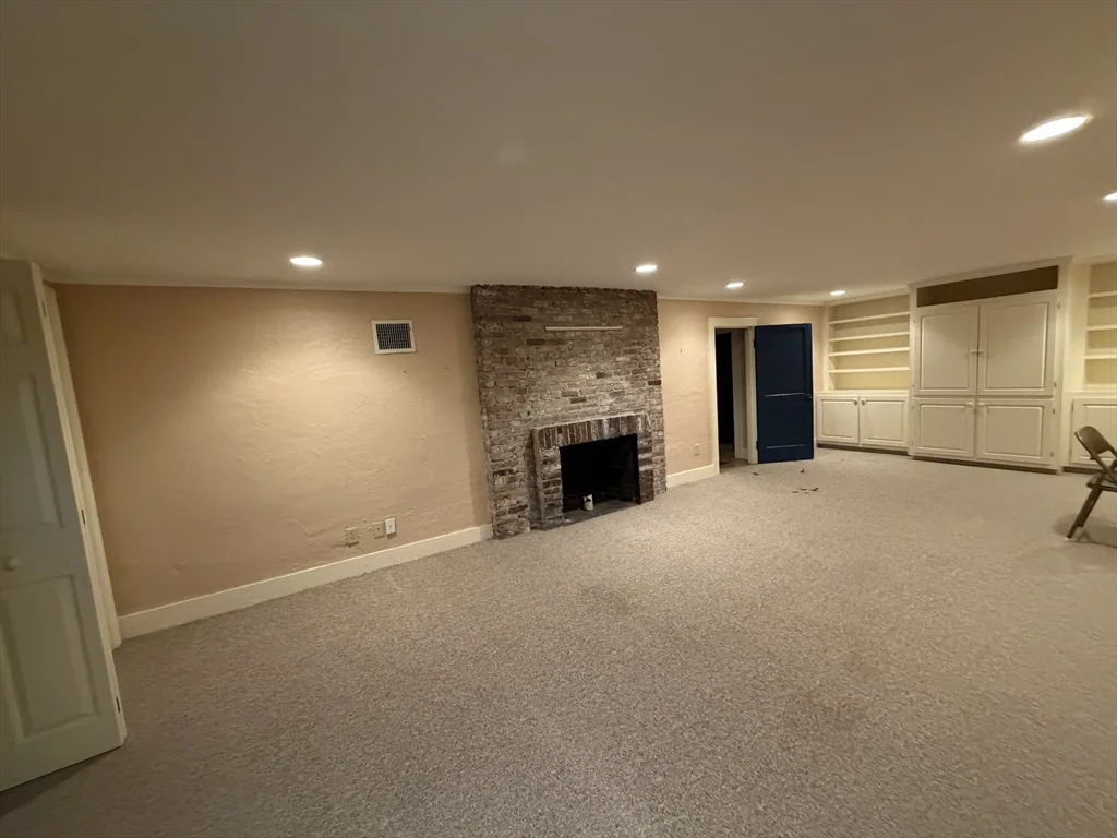 3 bed, 2 bath apartment for rent at 31 Fells Rd, Winchester — photo 13 of 22