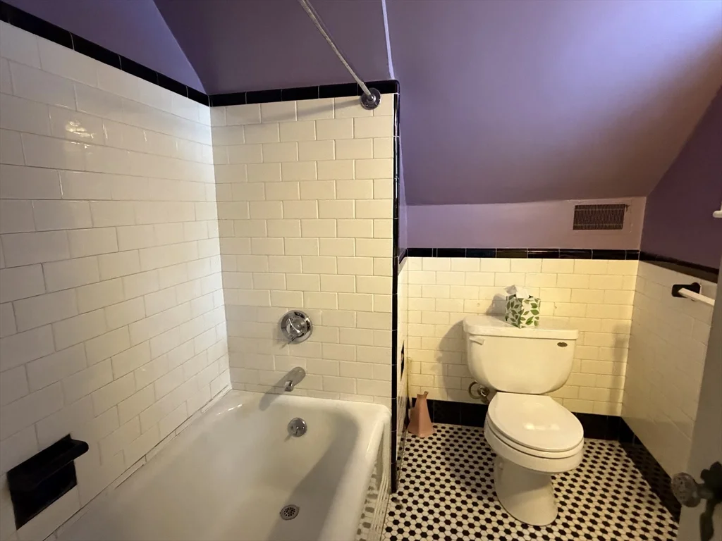 3 bed, 2 bath apartment for rent at 31 Fells Rd, Winchester — photo 19 of 22