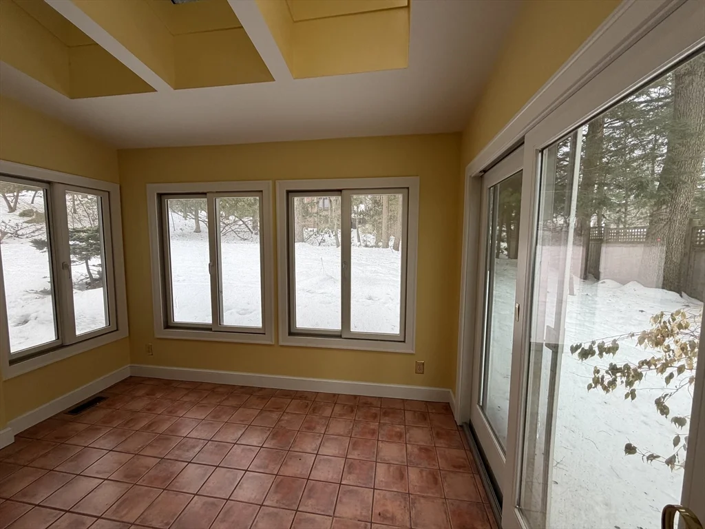 3 bed, 2 bath apartment for rent at 31 Fells Rd, Winchester — photo 12 of 22