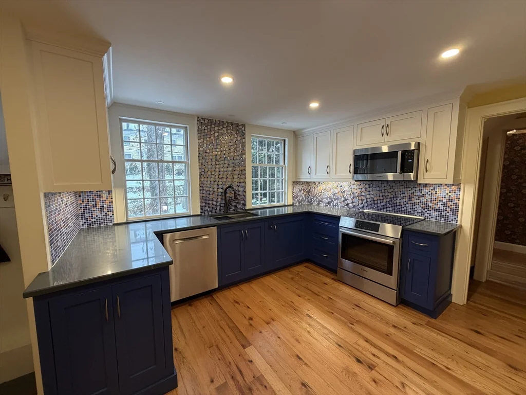 3 bed, 2 bath apartment for rent at 31 Fells Rd, Winchester — photo 8 of 22