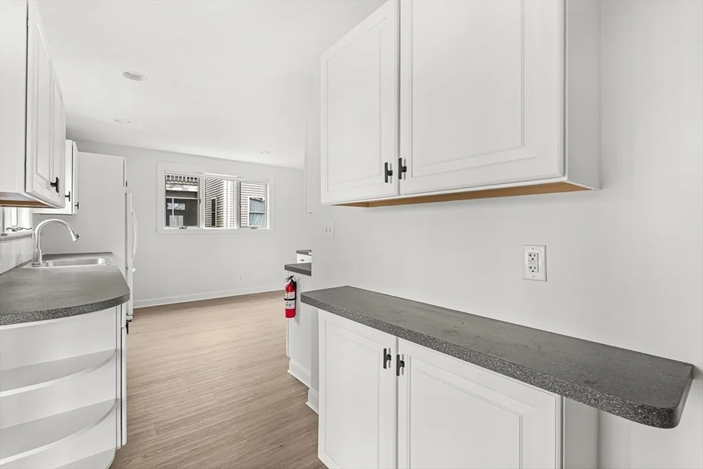 5 bed, 1 bath apartment for rent at 31 Fenwick St Unit 31, South Medford — photo 8 of 37