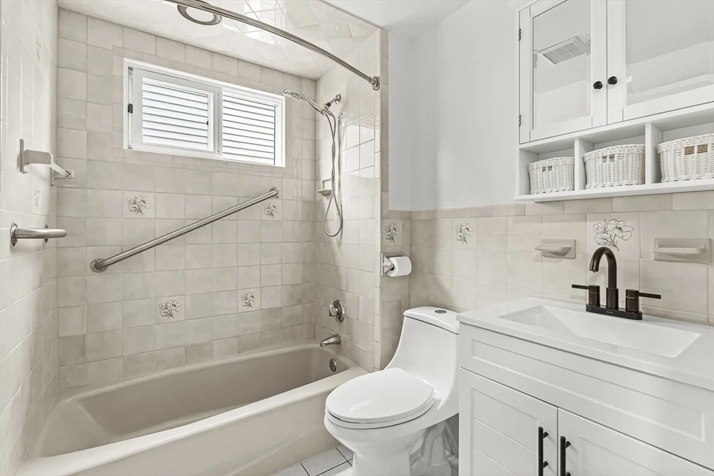 5 bed, 1 bath apartment for rent at 31 Fenwick St Unit 31, South Medford — photo 19 of 37