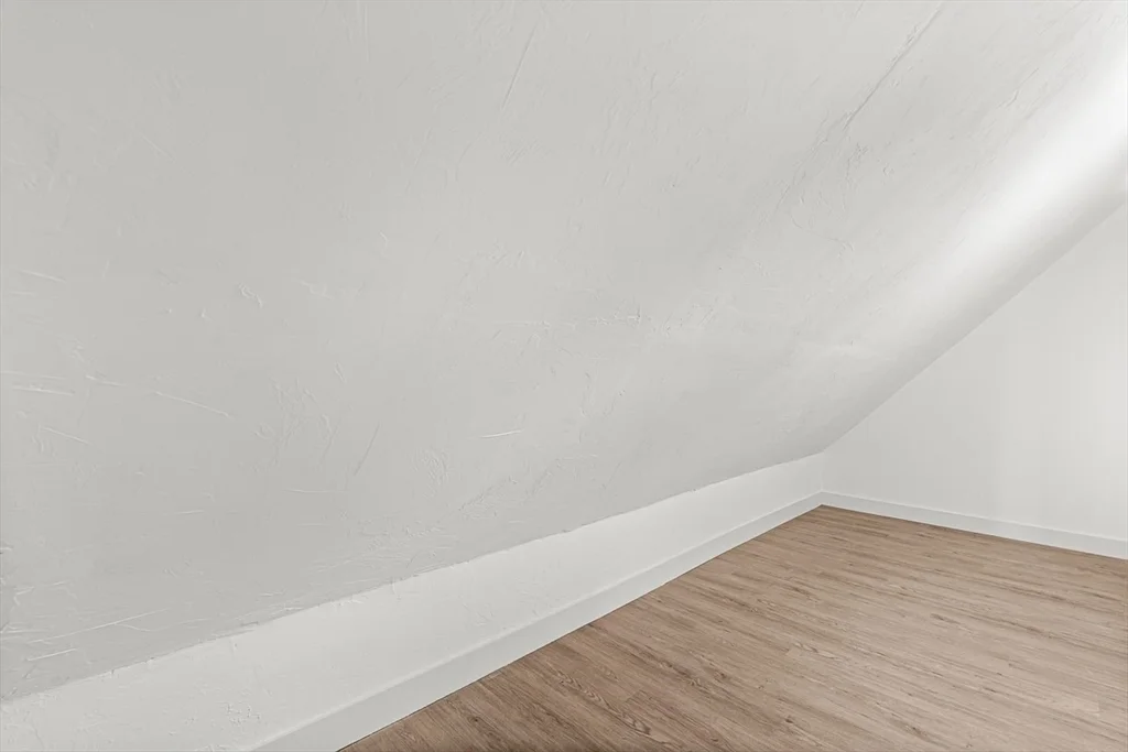 5 bed, 1 bath apartment for rent at 31 Fenwick St Unit 31, South Medford — photo 30 of 37