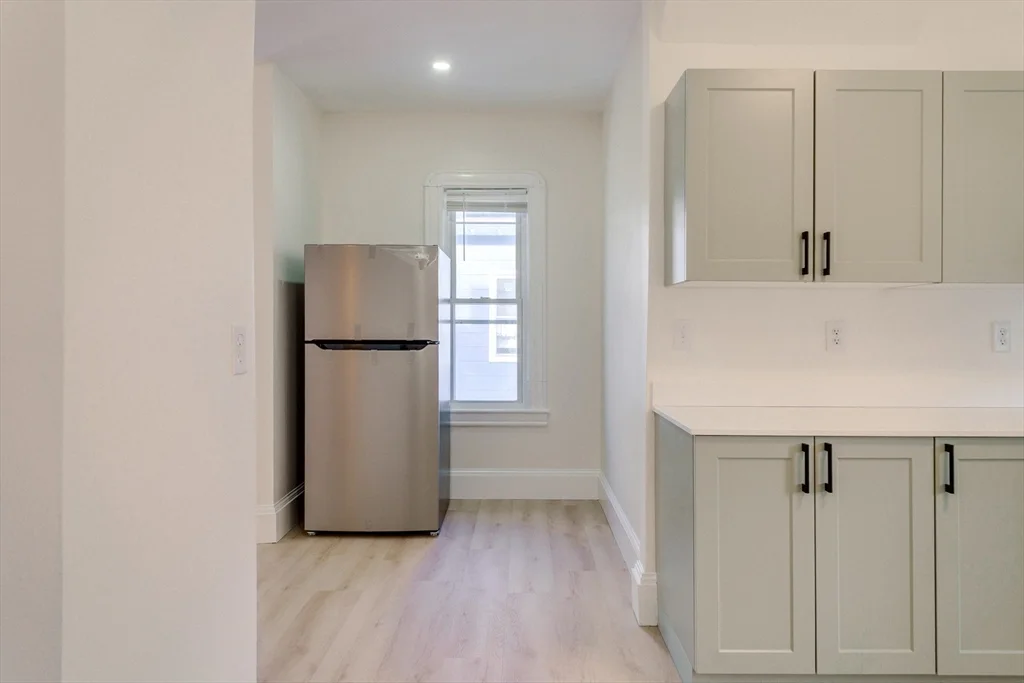 2 bed, 1 bath apartment for rent at 31 Firglade Unit 31, Springfield — photo 2 of 22