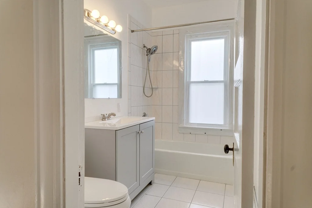 2 bed, 1 bath apartment for rent at 31 Firglade Unit 31, Springfield — photo 5 of 22
