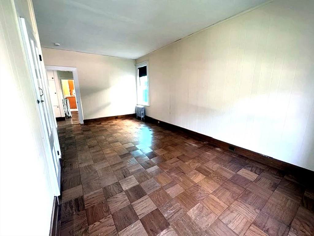 1 bed, 1 bath apartment for rent at 31 Forrester St Unit 1, Glenwood — photo 4 of 19