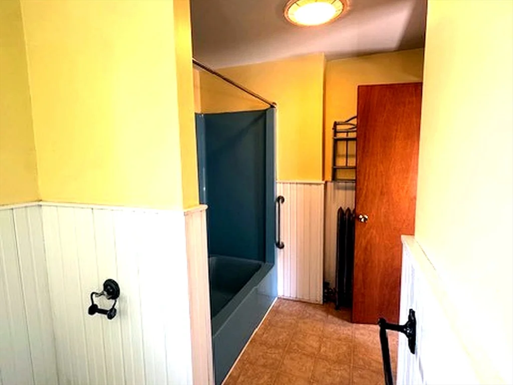 1 bed, 1 bath apartment for rent at 31 Forrester St Unit 1, Glenwood — photo 11 of 19