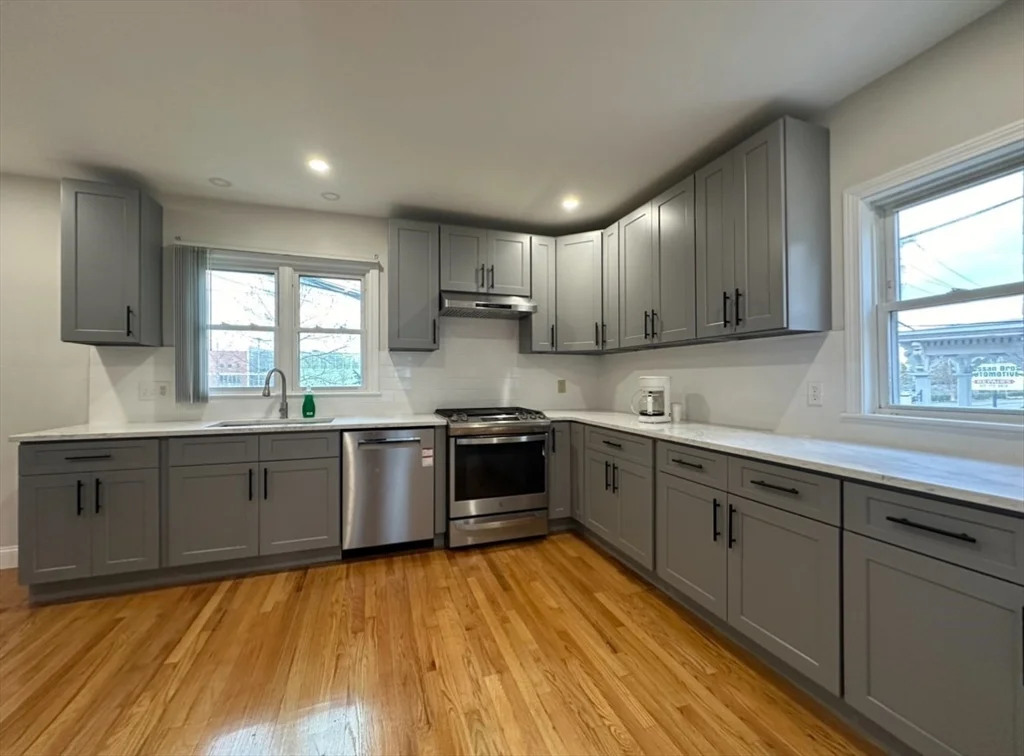 3 bed, 1 bath apartment for rent at 31 Francis Ave Unit 0, Quincy — photo 3 of 12