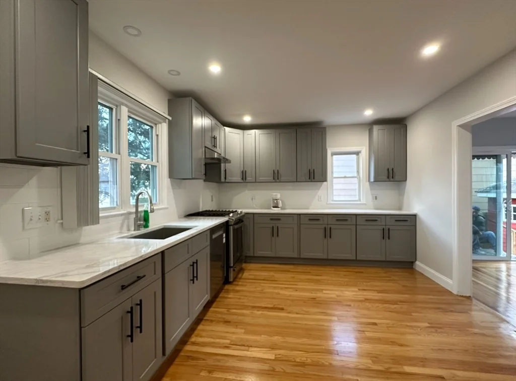 3 bed, 1 bath apartment for rent at 31 Francis Ave Unit 0, Quincy — photo 2 of 12