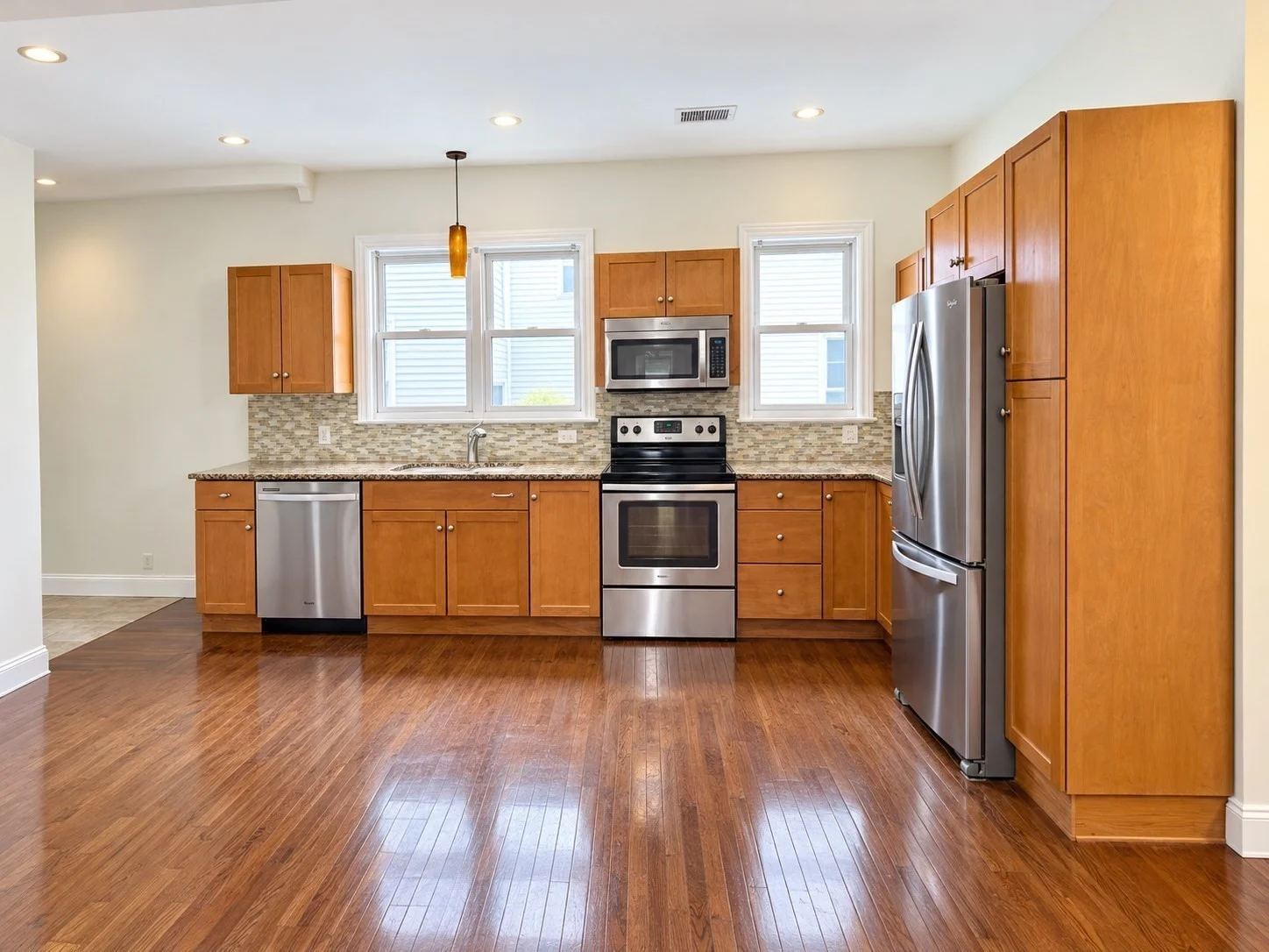 3 bed, 1 bath apartment for rent at 31 Franklin Ave Unit 2-2, Chelsea — photo 2 of 8