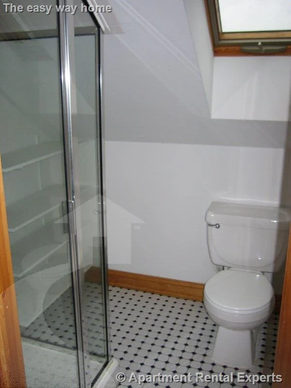 4 bed, 2 bath apartment for rent at 31 Frederick Ave Unit 2, Tufts — photo 12 of 13