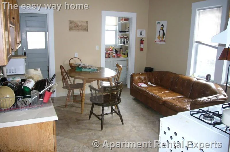 4 bed, 2 bath apartment for rent at 31 Frederick Ave Unit 2, Tufts — photo 8 of 13