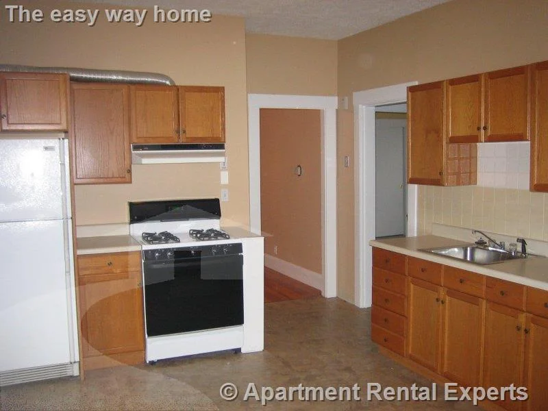 4 bed, 2 bath apartment for rent at 31 Frederick Ave Unit 2, Tufts — photo 2 of 13