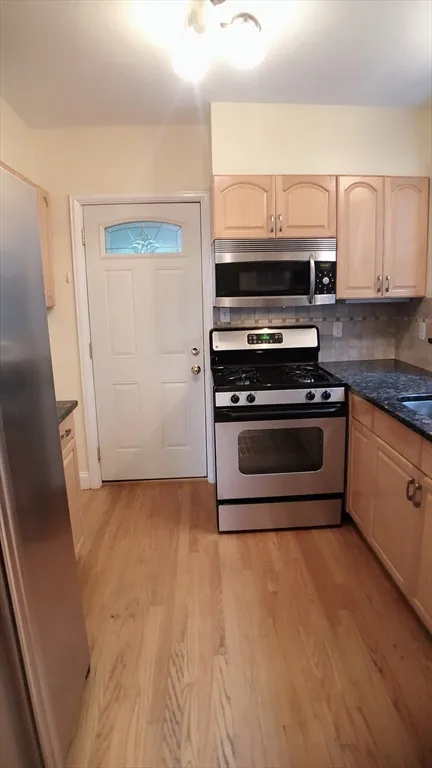 3 bed, 2 bath apartment for rent at 31 Gilbert Rd Unit 2, Belmont — photo 4 of 41