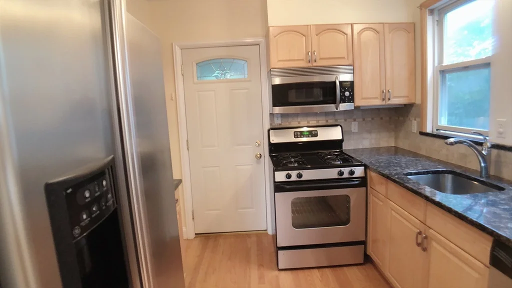 3 bed, 2 bath apartment for rent at 31 Gilbert Rd Unit 2, Belmont — photo 5 of 23