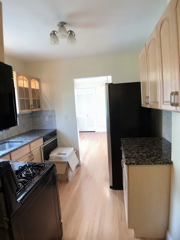 3 bed, 2 bath apartment for rent at 31 Gilbert Rd Unit 2, Belmont — photo 26 of 41