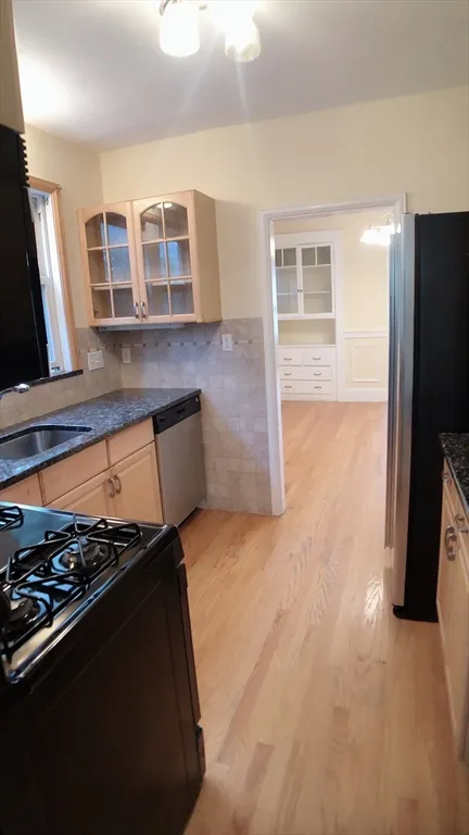 3 bed, 2 bath apartment for rent at 31 Gilbert Rd Unit 2, Belmont — photo 5 of 41