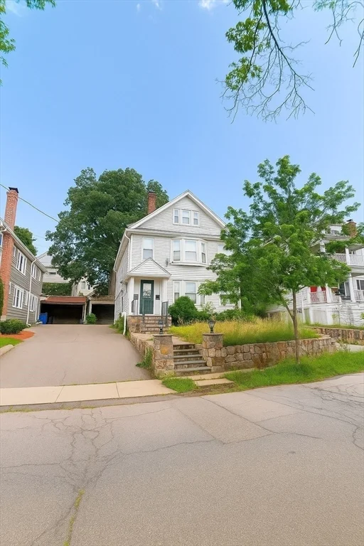 3 bed, 2 bath apartment for rent at 31 Gilbert Rd Unit 2, Belmont — photo 2 of 23