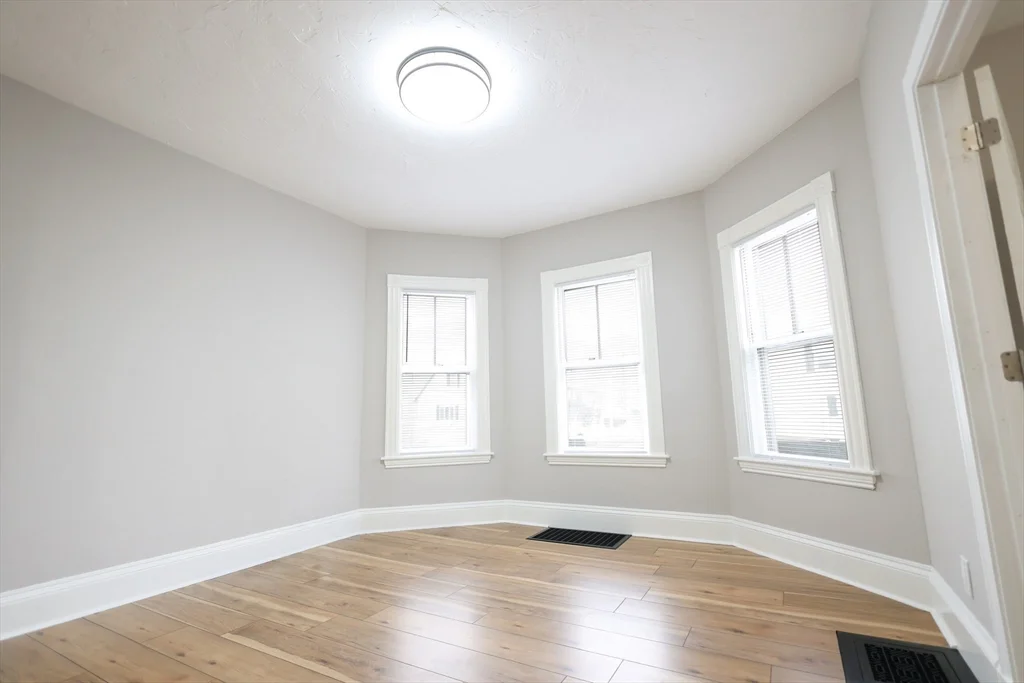 3 bed, 1 bath apartment for rent at 31 Graham St Unit 1, Quincy — photo 10 of 41