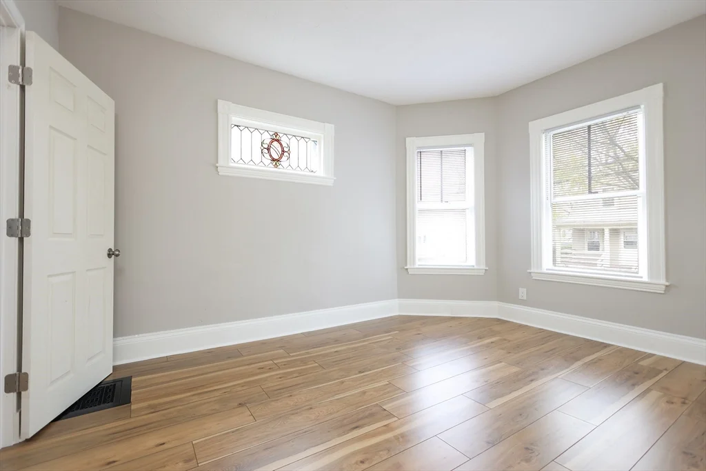 3 bed, 1 bath apartment for rent at 31 Graham St Unit 1, Quincy — photo 9 of 41