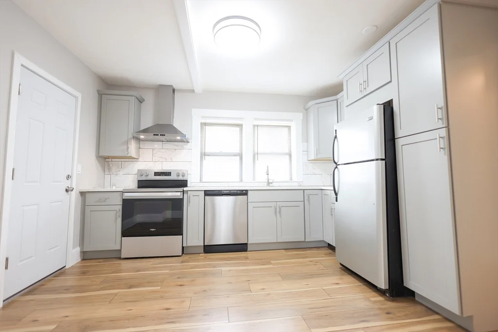 3 bed, 1 bath apartment for rent at 31 Graham St Unit 1, Quincy — photo 5 of 41