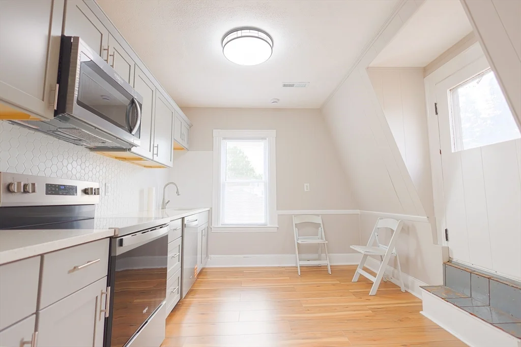2 bed, 1 bath apartment for rent at 31 Graham St Unit 2, Quincy — photo 8 of 42