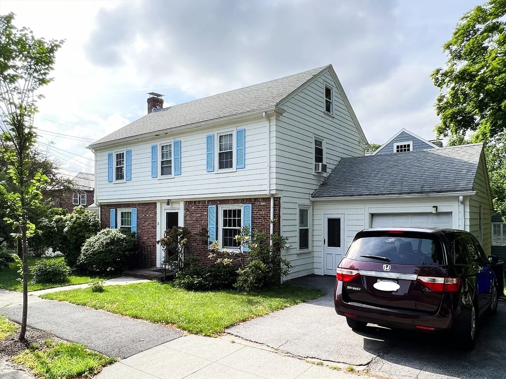 4 bed, 2 bath apartment for rent at 31 Grassmere Rd Unit -, Chestnut Hill — photo 2 of 24