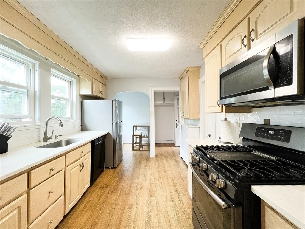 4 bed, 2 bath apartment for rent at 31 Grassmere Rd Unit -, Chestnut Hill — photo 3 of 24