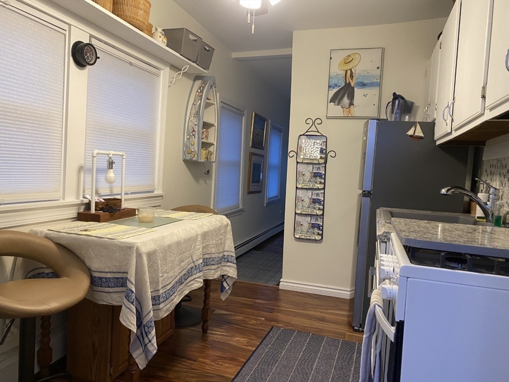1 bed, 1 bath apartment for rent at 31 Hampton Cir, Hampton Hill — photo 3 of 20