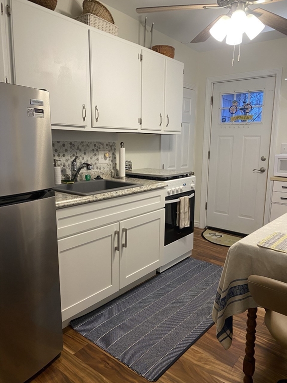 1 bed, 1 bath apartment for rent at 31 Hampton Cir, Hampton Hill — photo 2 of 20