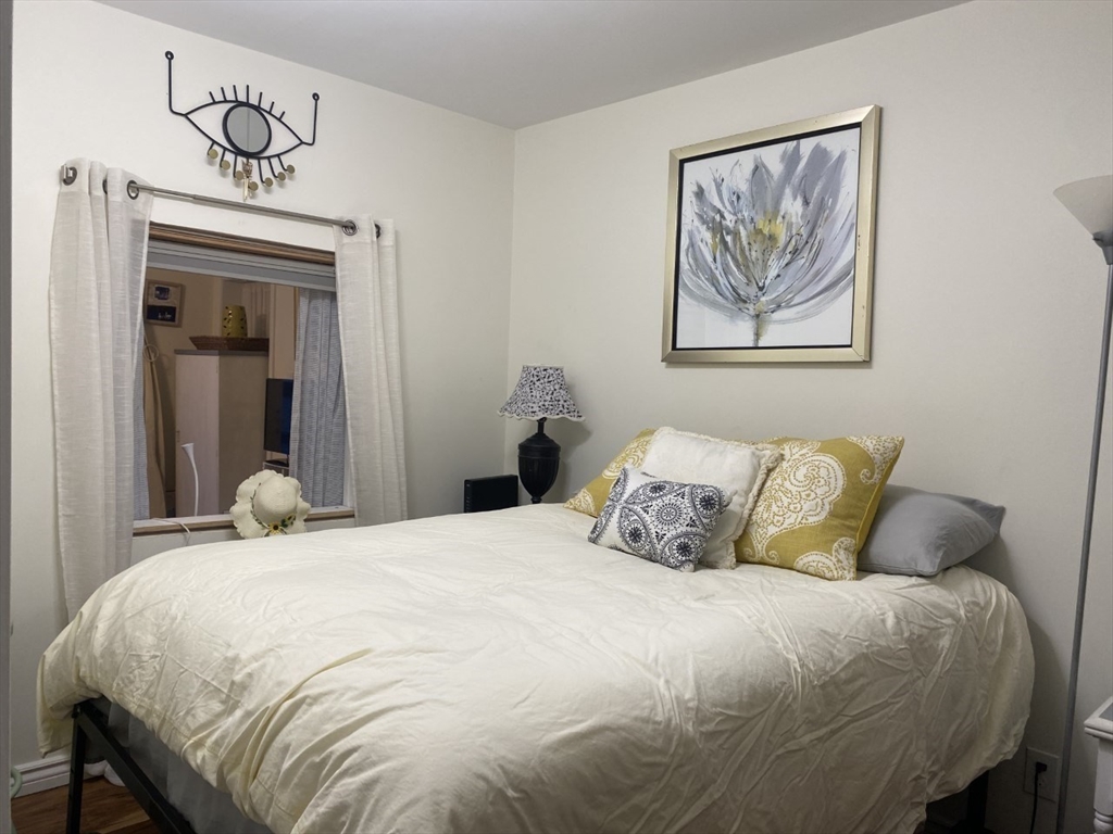 1 bed, 1 bath apartment for rent at 31 Hampton Cir, Hampton Hill — photo 8 of 20