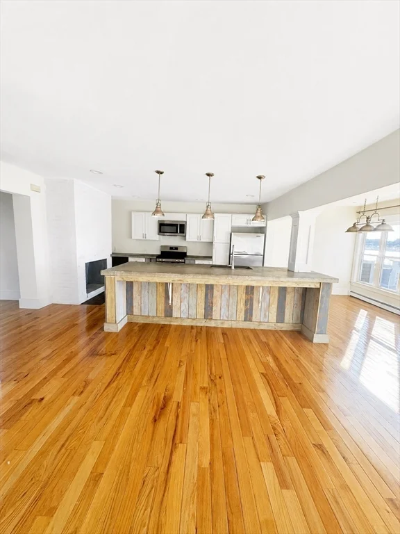 4 bed, 2 bath apartment for rent at 31 Hampton Cir Unit 1, Hull — photo 3 of 18