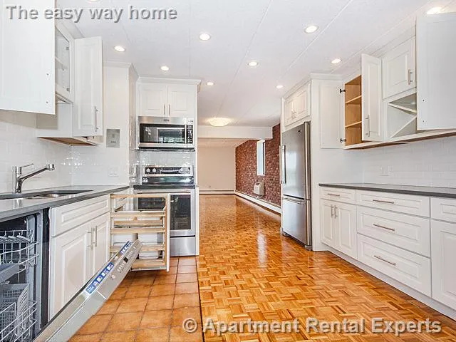 1 bed, 1 bath apartment for rent at 31 Harris St Unit 702, Other — photo 3 of 25