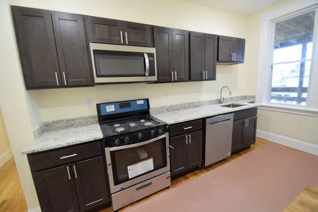 4 bed, 2 bath apartment for rent at 31 Harvard St Unit 3, Brookline — photo 3 of 14