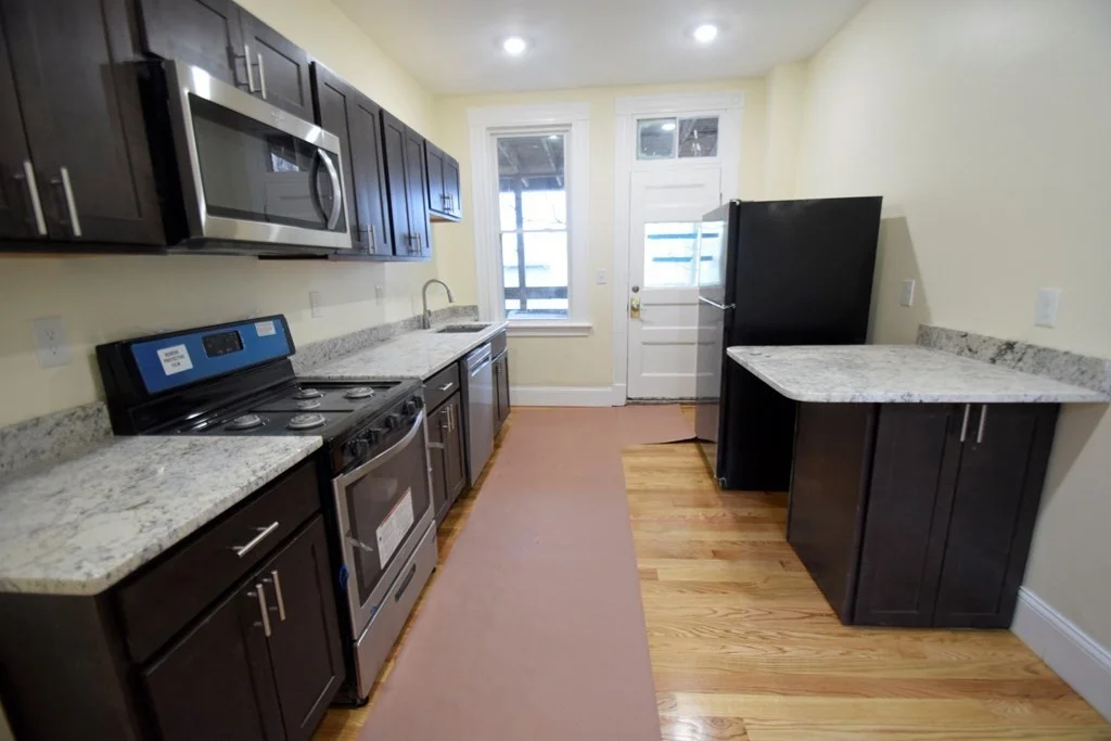 4 bed, 2 bath apartment for rent at 31 Harvard St Unit 3, Brookline — photo 2 of 14
