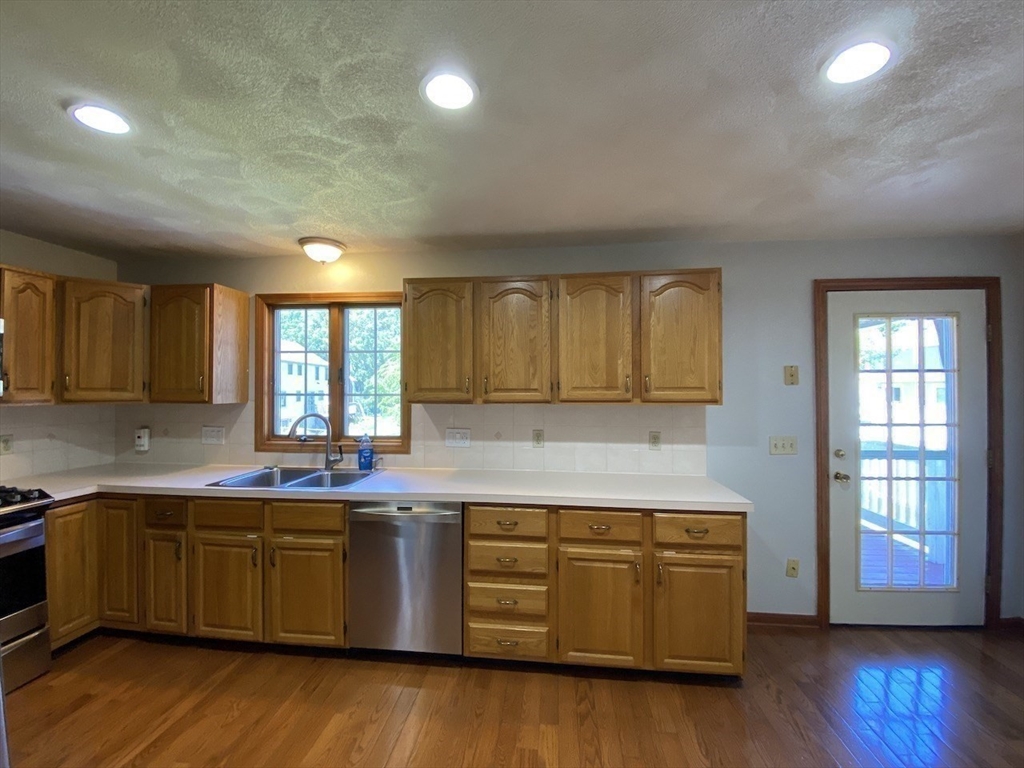 3 bed, 2 bath apartment for rent at 31 Helen St Unit SF, Waltham — photo 12 of 38