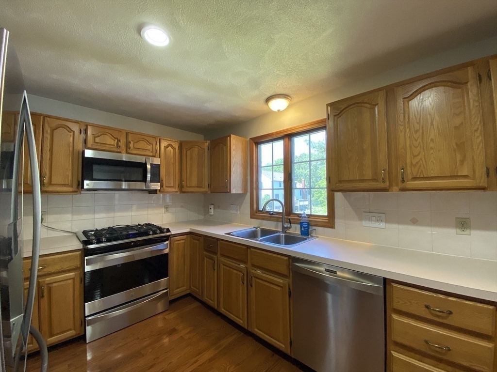 3 bed, 2 bath apartment for rent at 31 Helen St Unit SF, Waltham — photo 11 of 38