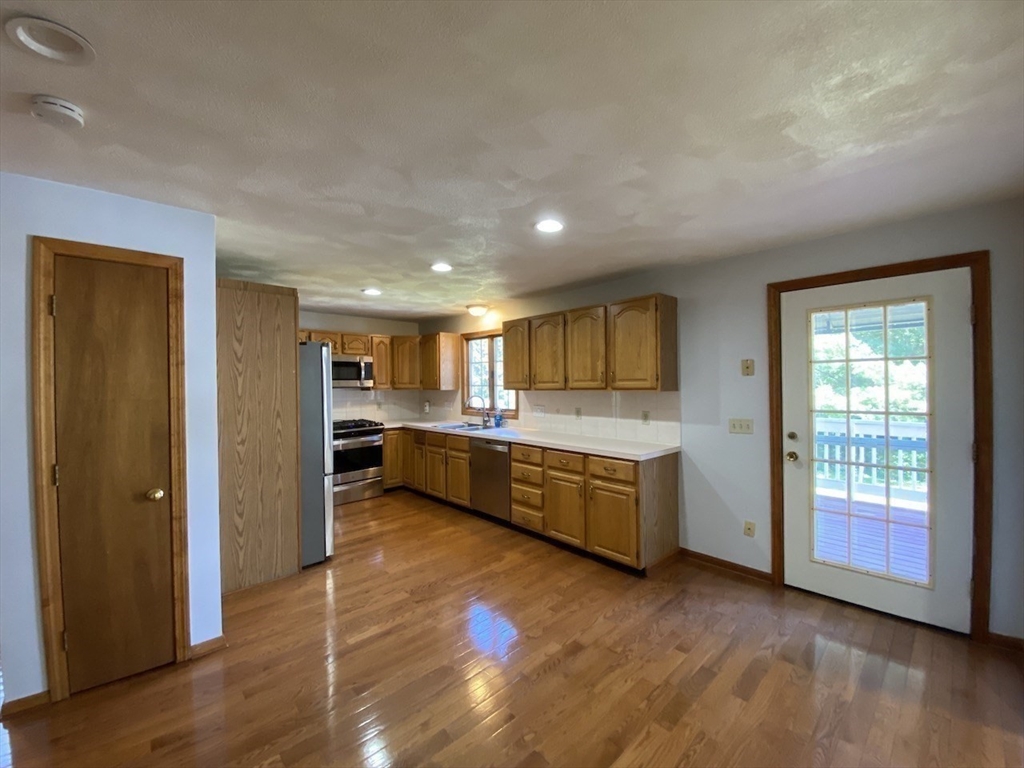 3 bed, 2 bath apartment for rent at 31 Helen St Unit SF, Waltham — photo 10 of 38