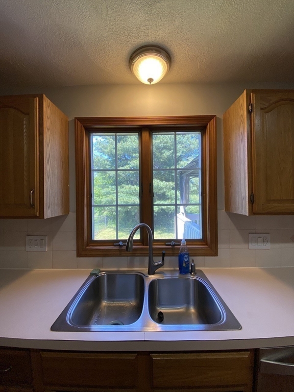 3 bed, 2 bath apartment for rent at 31 Helen St Unit SF, Waltham — photo 14 of 38