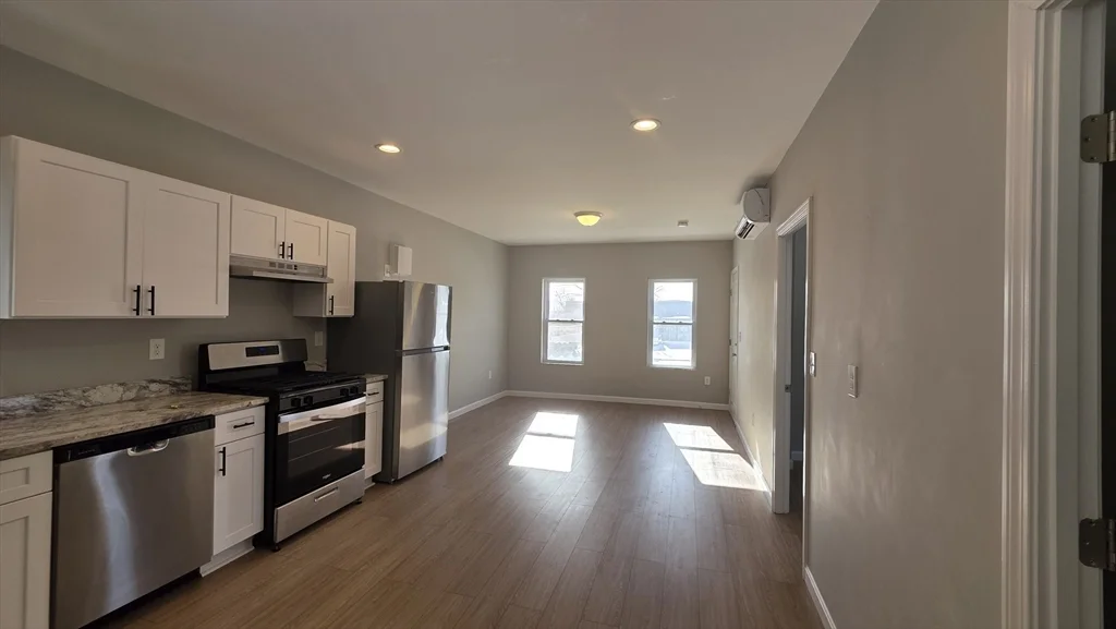 2 bed, 1 bath apartment for rent at 31 Hicks St Unit 1, New Bedford — photo 6 of 27