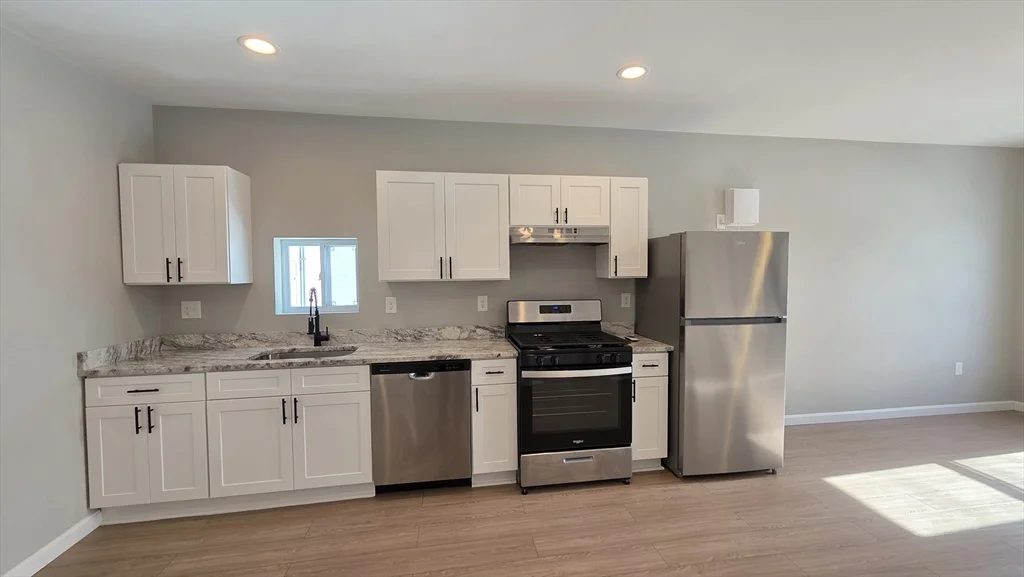 2 bed, 1 bath apartment for rent at 31 Hicks St Unit 1, New Bedford — photo 8 of 27