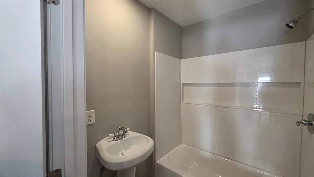 2 bed, 1 bath apartment for rent at 31 Hicks St Unit 1, New Bedford — photo 19 of 27