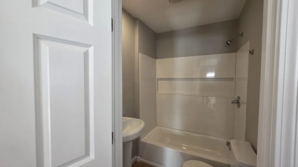 2 bed, 1 bath apartment for rent at 31 Hicks St Unit 1, New Bedford — photo 20 of 27