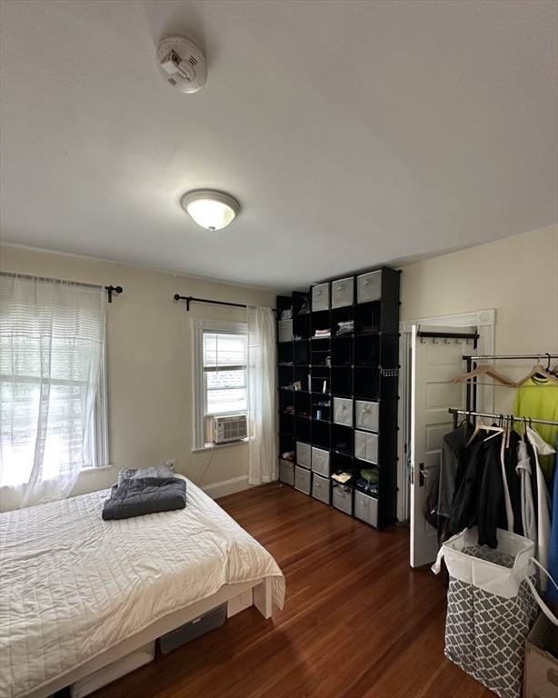 3 bed, 1 bath apartment for rent at 31 Hobson St Unit 31, Brighton — photo 2 of 9