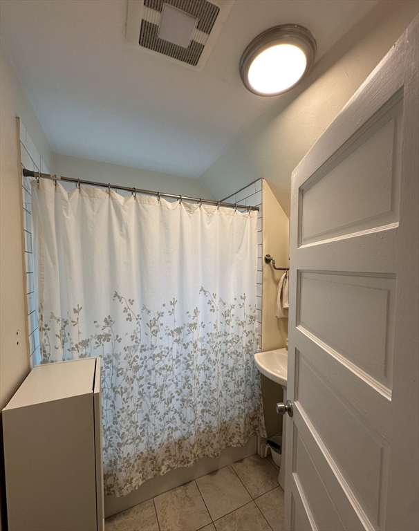 3 bed, 1 bath apartment for rent at 31 Hobson St Unit 31, Brighton — photo 5 of 9