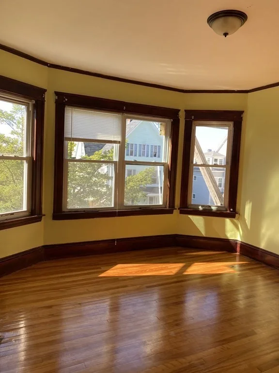 3 bed, 1 bath apartment for rent at 31 Hollywood St Unit 2, Worcester — photo 5 of 13