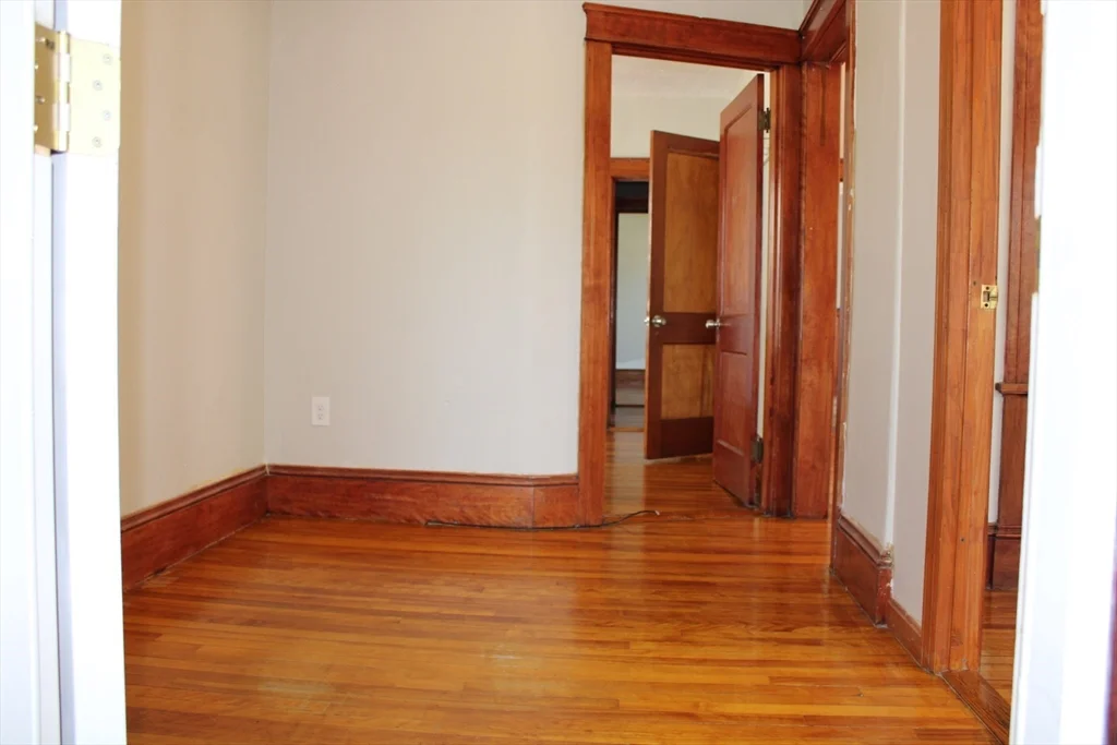 3 bed, 1 bath apartment for rent at 31 Hollywood Unit 1, Worcester